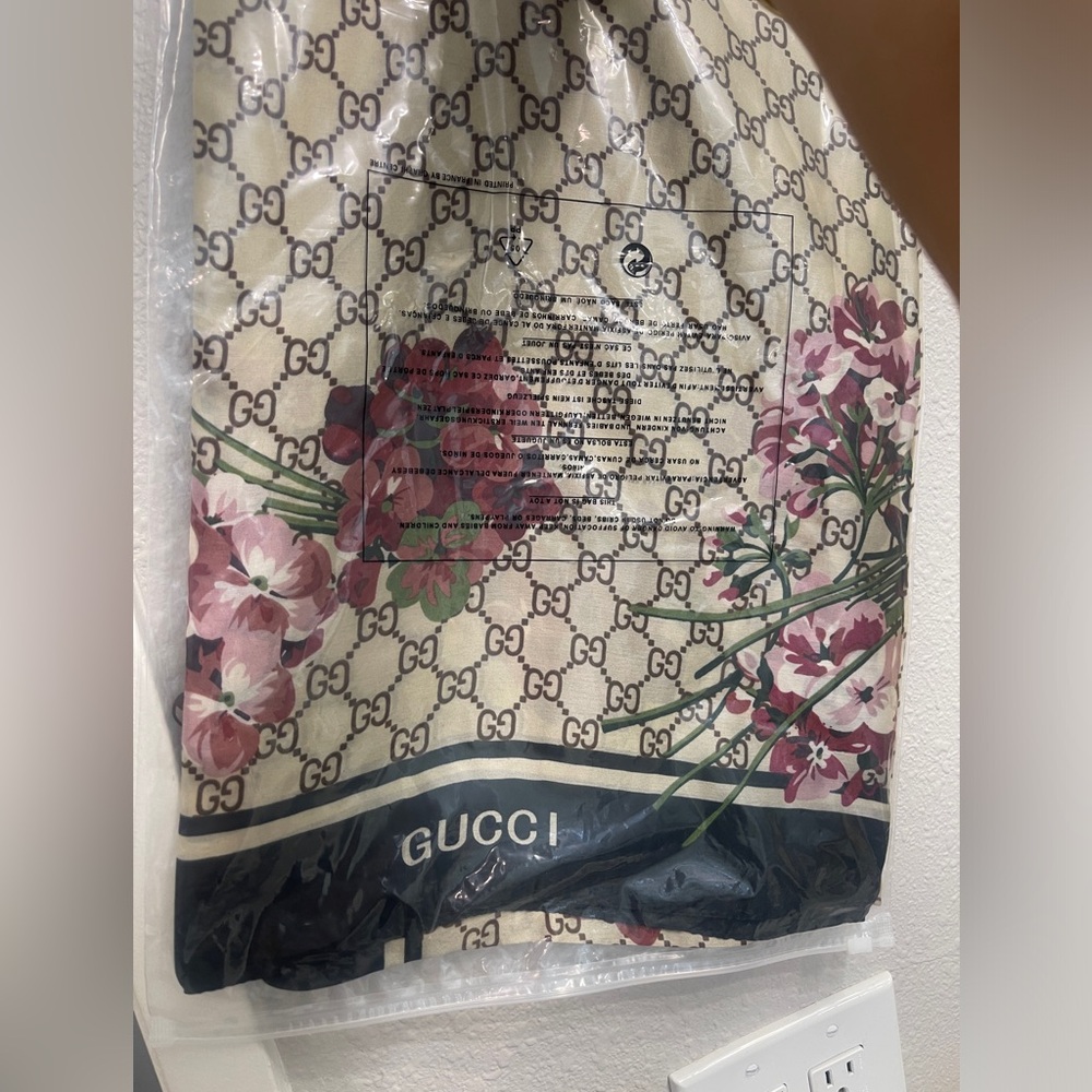 Brand new scarf